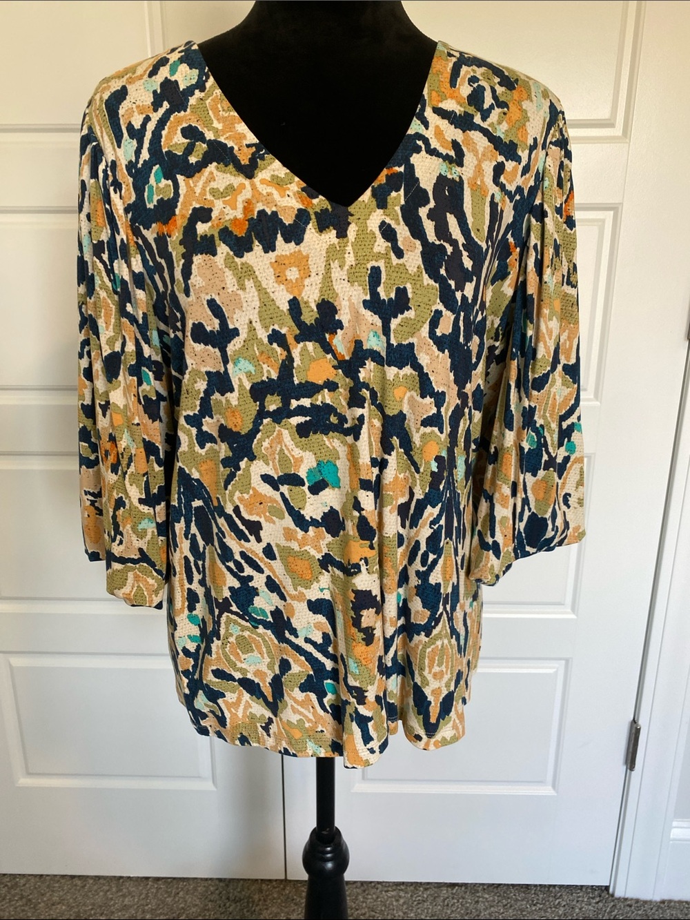 Nik+Zoe V-Neck Abstract Print Tunic in Navy and Tan